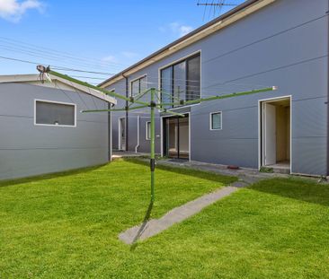 Renovated 2 Bedroom Home - Corner Block - Photo 6