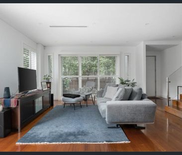 Modern living awaits: a bright and stylish retreat - Photo 3