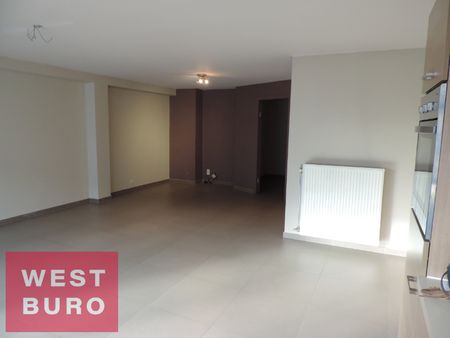 Ruim appartement met 2 slaapkamers, centrum Roeselare - Photo 4