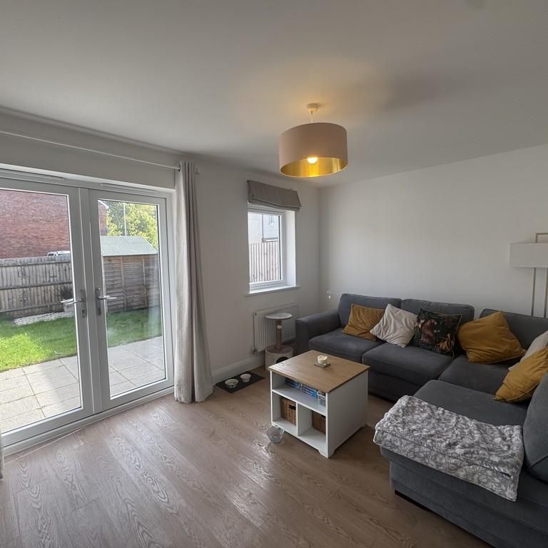 2 bedroom semi-detached house to rent - Photo 1