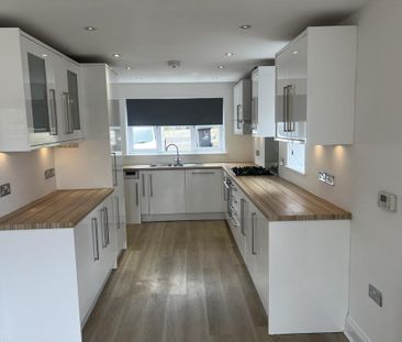 3 bedroom end of terrace house to rent - Photo 4