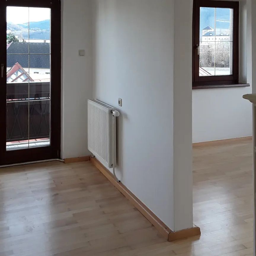 NEU - Eine 3 Zimmer -Wohnung ca. 90 m²,und ca. 11m² Balkon, ca. 40 m² Gärtchen und 1 PKW-Stellplatz. - Photo 1