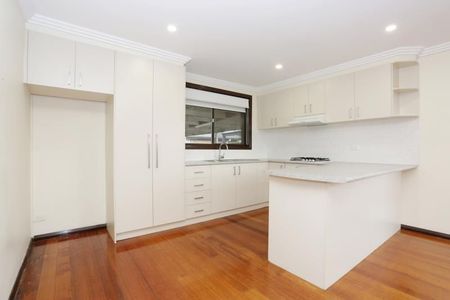 Gorgeous Home In The Heart Of Gladstone Park! - Photo 4