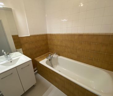 Location Appartement 2 pièces 49m² LE CREUSOT 71200 - Photo 6