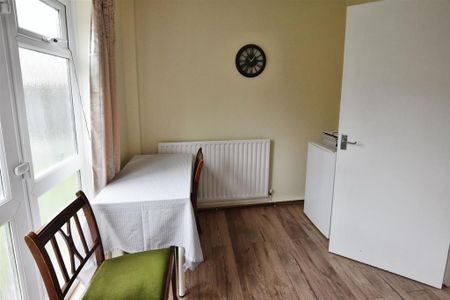 2 bedroom link detached house to rent - Photo 4