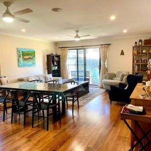 Modern Luxury Meets Family Comfort in Tarneit’s Premier Location! - Photo 2