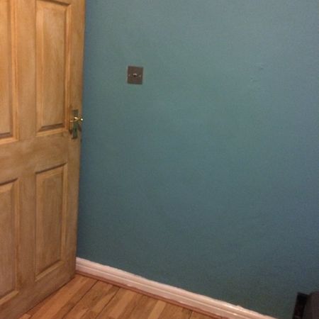 Room in a Shared House, Newbury Park, IG2 - Photo 4