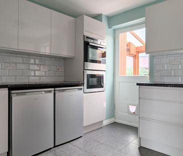 2 bedroom semi-detached house to rent - Photo 5