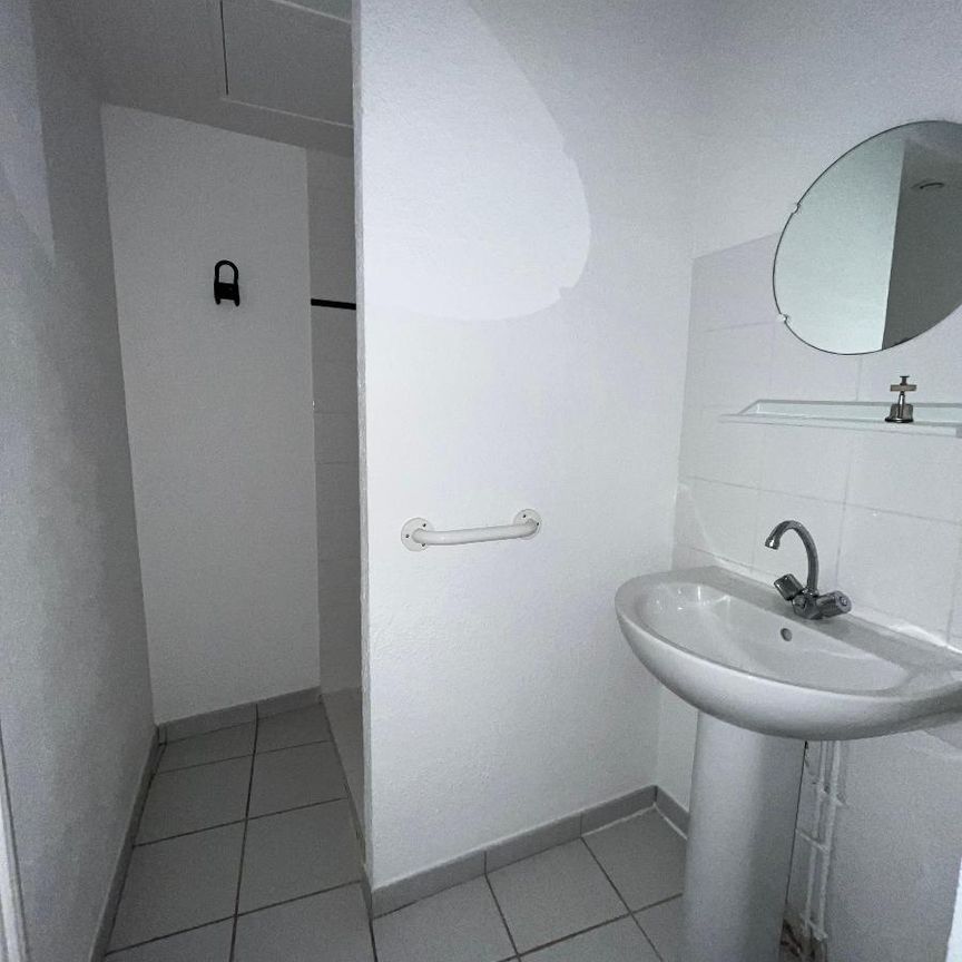 Location Appartement 1 pièce 22m² ST ETIENNE 42000 - Photo 1