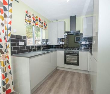 2 bedroom end of terrace house to rent - Photo 4