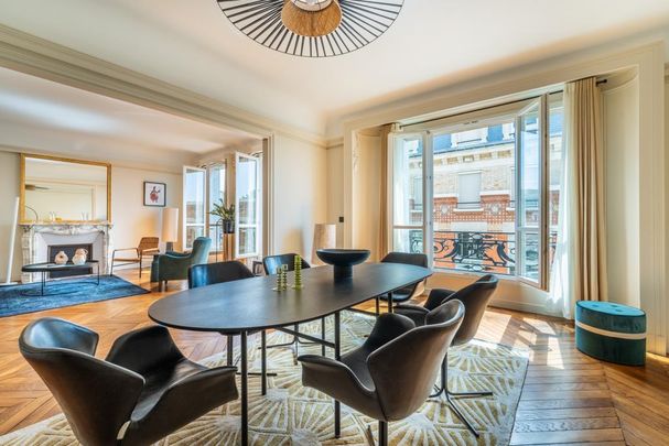 Location Appartement 4 pièces 150m² PARIS 3ème - Photo 1