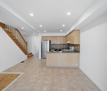 For Lease - 22 Carriage House Road, Caledon, Ontario - Photo 2