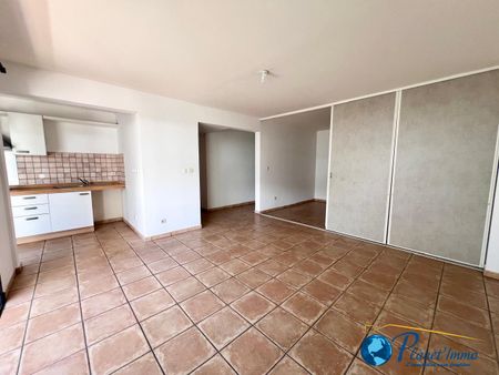 Location Appartement 4 pièces 79m² ST DENIS 97400 - Photo 3