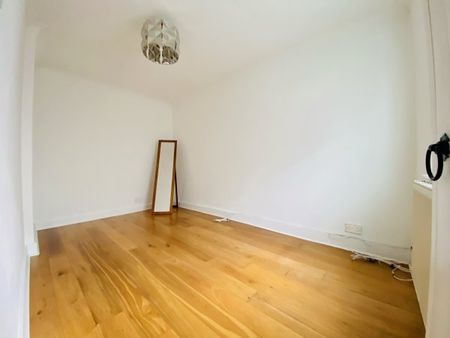 Dickenson's Place, Woodside, SE25, Property for rent - Photo 2