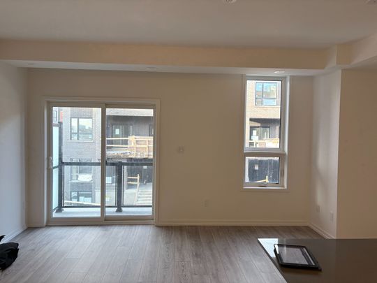 For Lease - 20 Lytham Green Circle Unit# 18, Newmarket, Ontario - Photo 1