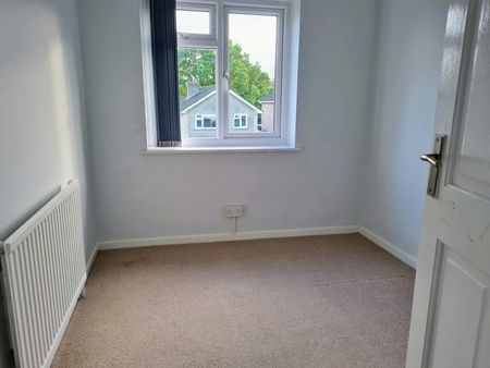 Semi-detached house to rent on - Photo 3