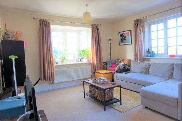 Scarlett Avenue, Aylesbury, Wendover - Photo 1