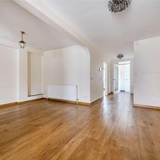 Calshot Way, Enfield, EN2 - Photo 1