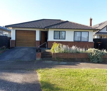 Charming 2BR Home with Modern Comforts - Photo 6