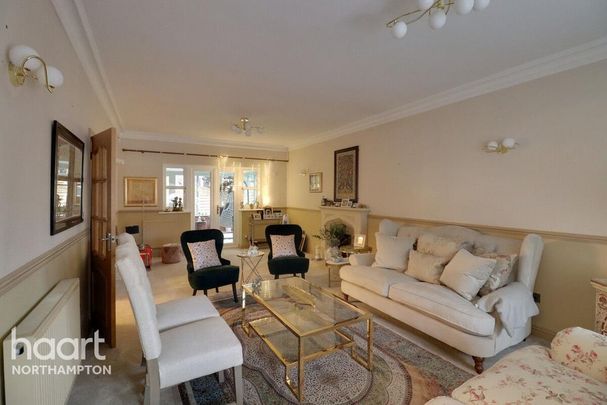 6 bedroom detached house to rent - Photo 1