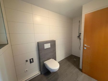 Charmante 2-Zimmer-Wohnung mit Loggia, Einbauküche & Parkplatz - Photo 3