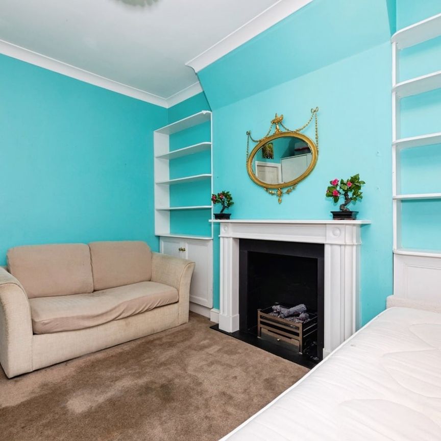 1 Bed Flat, Kennington Park Road, SE11 - Photo 1