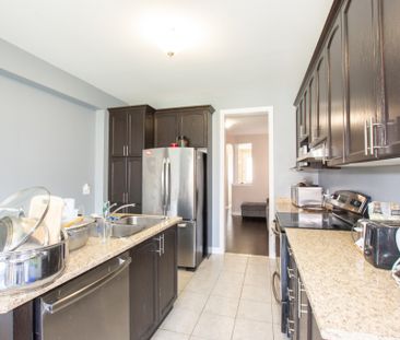 ** ALL INCLUSIVE ** Room For Rent in a Stunning House!! - Photo 5