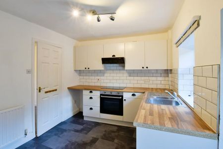 2 bedroom end of terrace house to rent - Photo 5