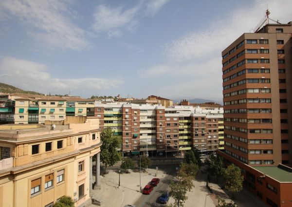 Studio - Granada (Constitucion)