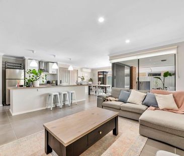 Modern 4 bedroom available now - Photo 5