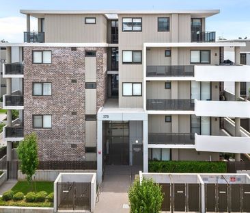 Modern Two Bedroom Unit in a Prime Location - Photo 4