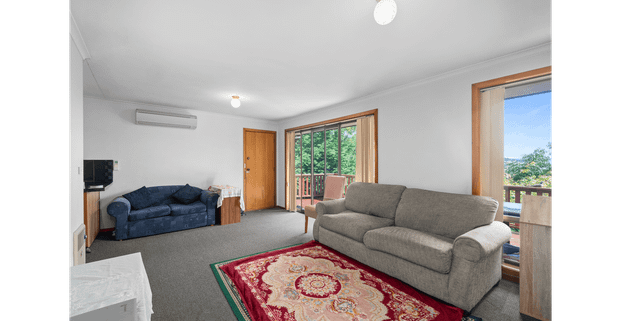 Convenient location - Photo 1