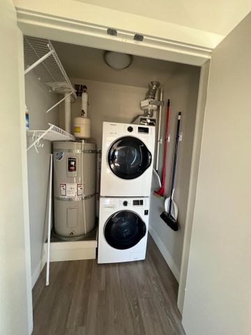 211 525 Third Street - Photo 2