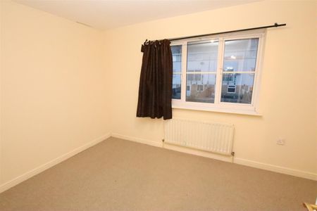 2 bedroom Terraced House to let - Photo 4