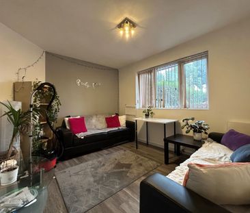 Middleton Boulevard, Nottingham - Photo 1