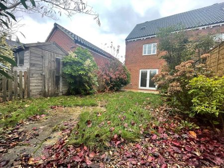 3 bedroom semi-detached house to rent - Photo 4