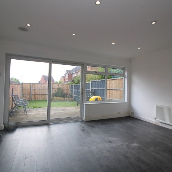 Trajan Gate, Stevenage, Hertfordshire - Photo 1