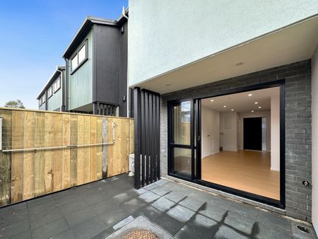 Modern living, great location in Upper Hutt - Photo 3