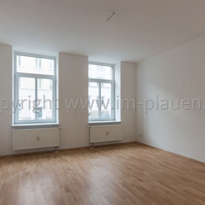 Balkon, modernes Bad mit Dusche, Hochparterre - 2 Zimmerwohnung in Plauen Haselbrunn zur Miete - Photo 1