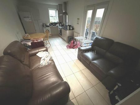 5 bedroom terraced house to rent - Photo 2
