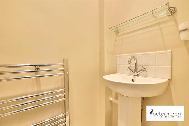 3 bedroom semi-detached house to rent - Photo 1