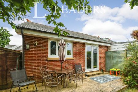 2 bedroom bungalow to rent - Photo 3