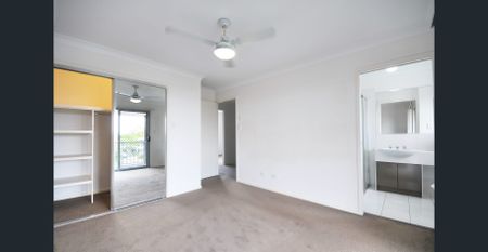 Fabulous home in great location - Photo 2