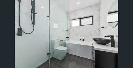 BEAUTIFULLY BUILT FAMILY HOME! - Photo 4