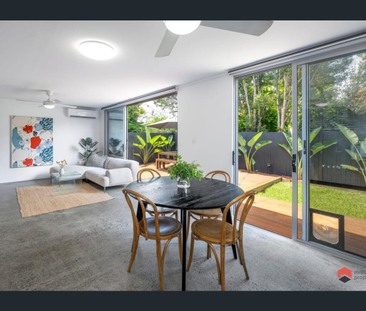 Immaculate Townhouse in Central Location! - Photo 2