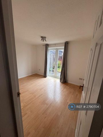 2 bedroom semi-detached house to rent - Photo 5