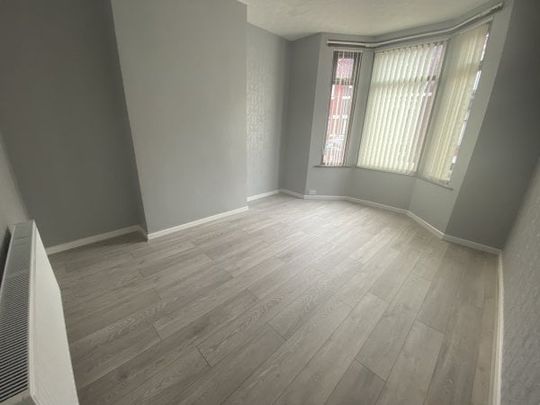 Esher Road, L6 - Photo 1