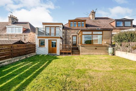 4 bedroom semi-detached house to rent - Photo 4