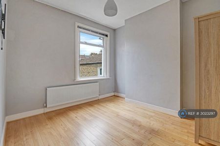 4 bedroom terraced house to rent - Photo 3
