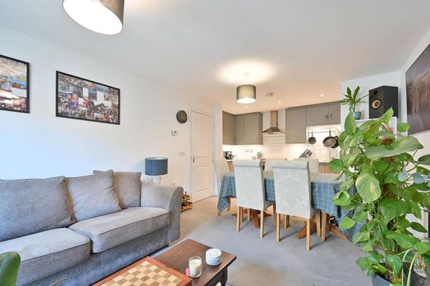 2 bedroom flat to rent - Photo 1